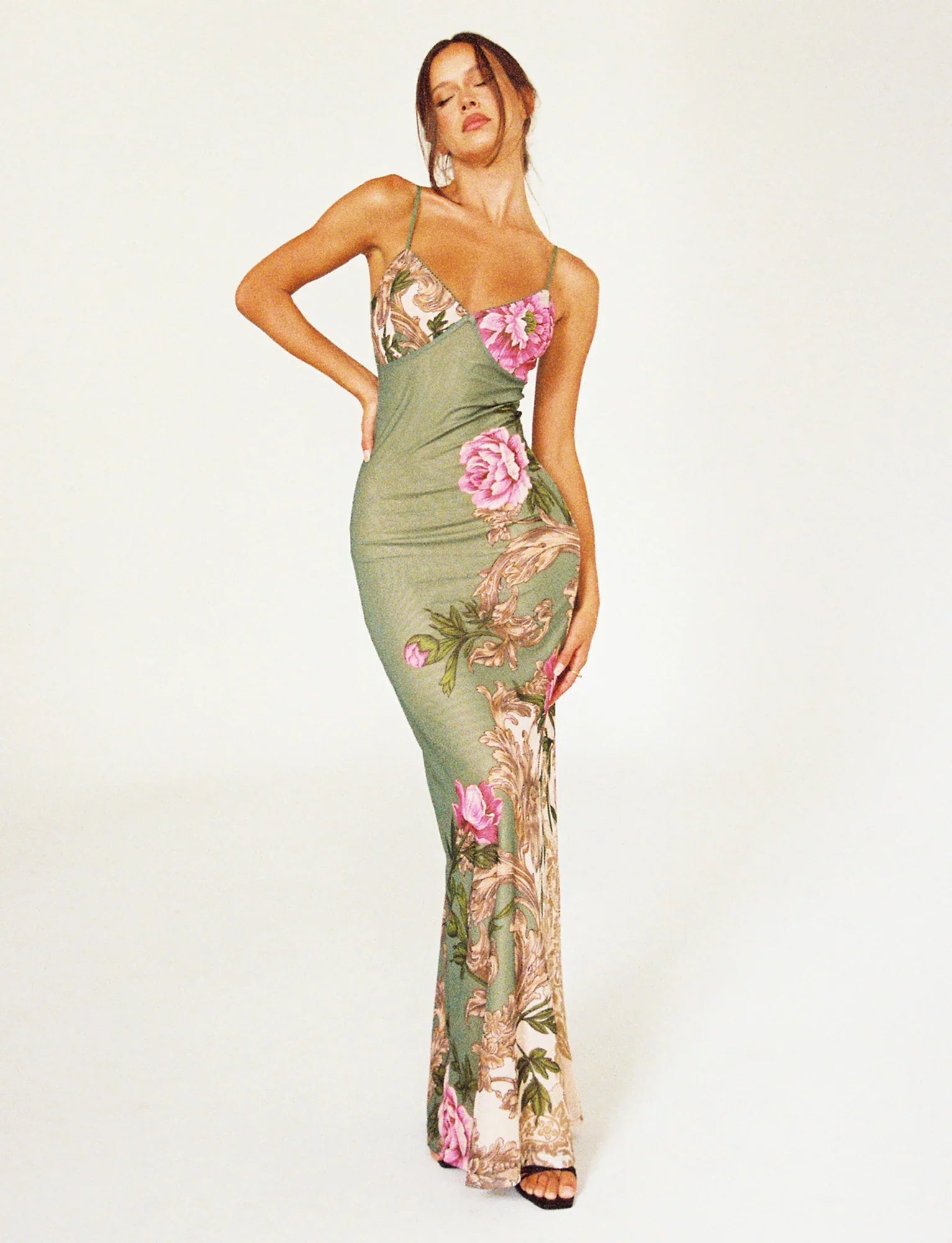 Blommig grön spetsklänning