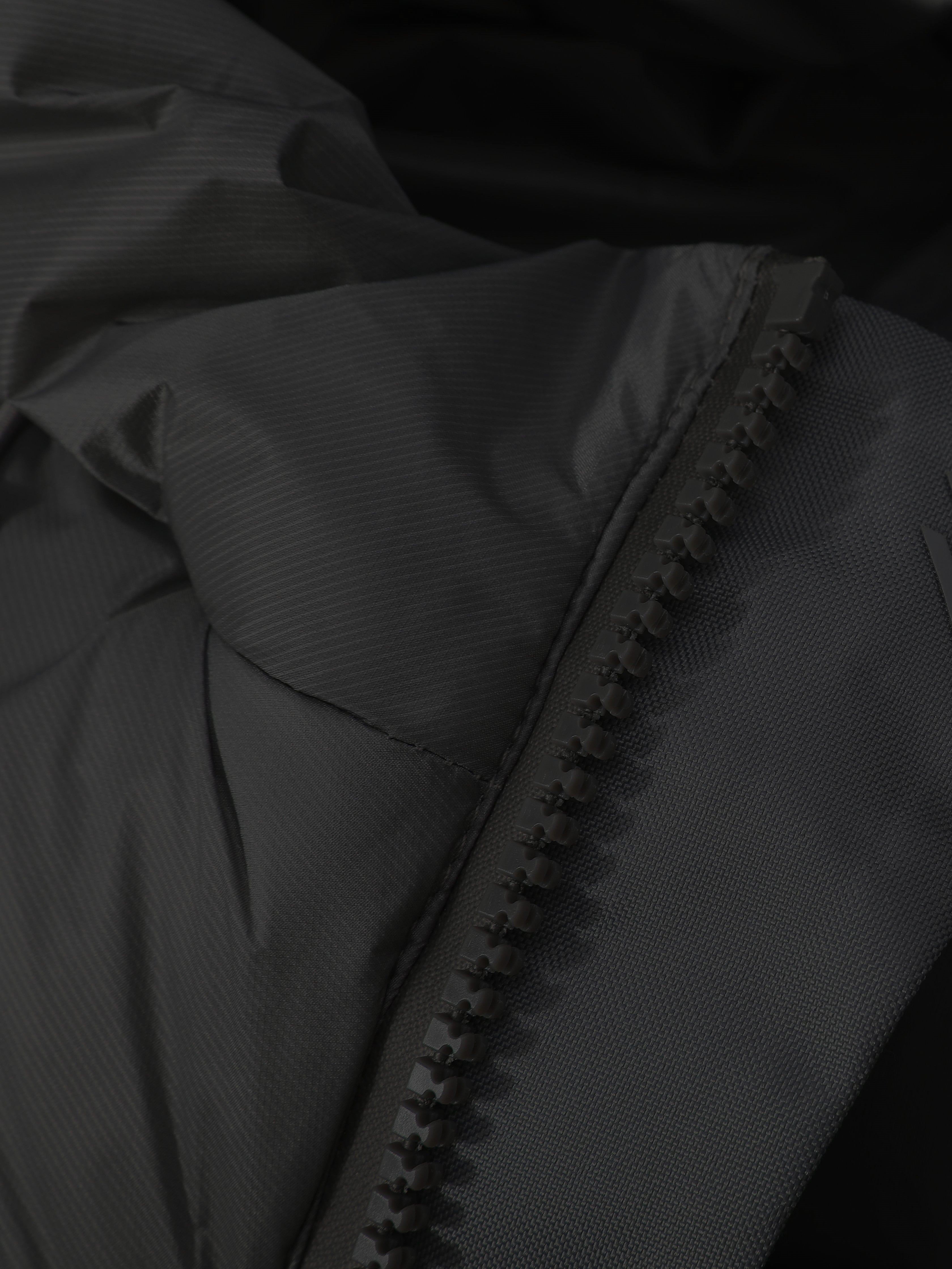 Vindtät pufferjacka med stå krage