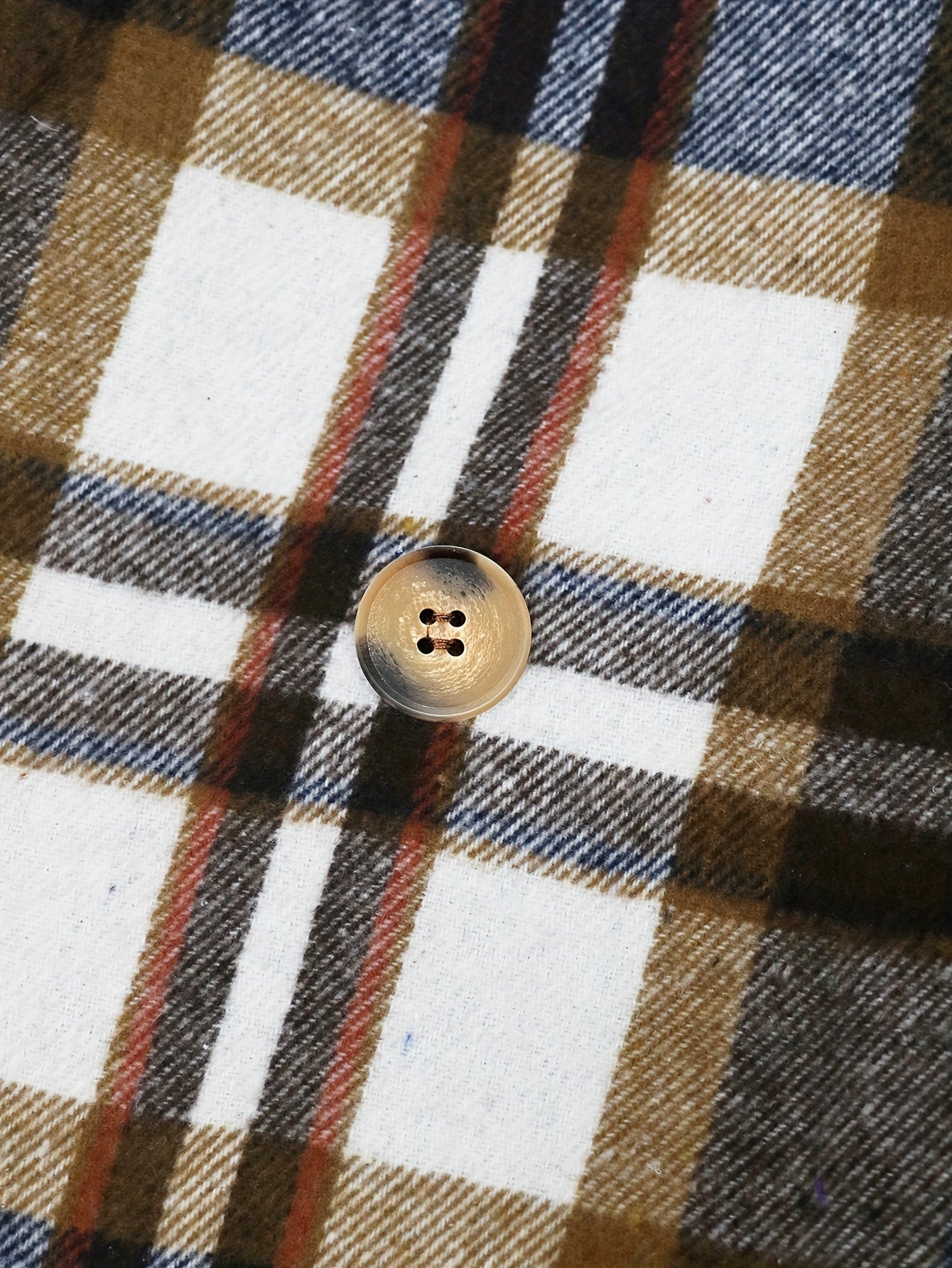 Retrorutig trenchcoat för män