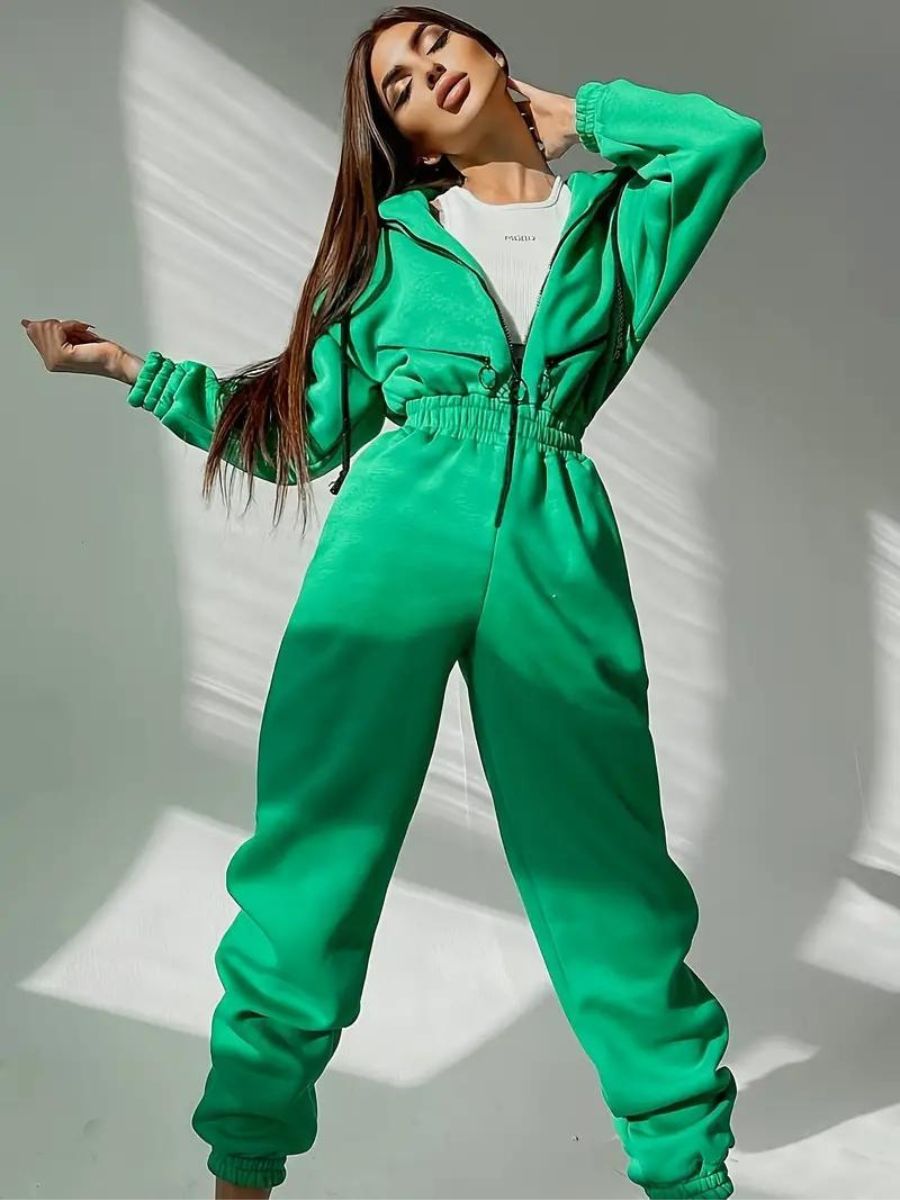 jumpsuit med huva och dragsko