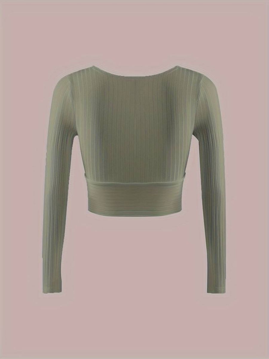 ribbade ärmar med djup V-ringning