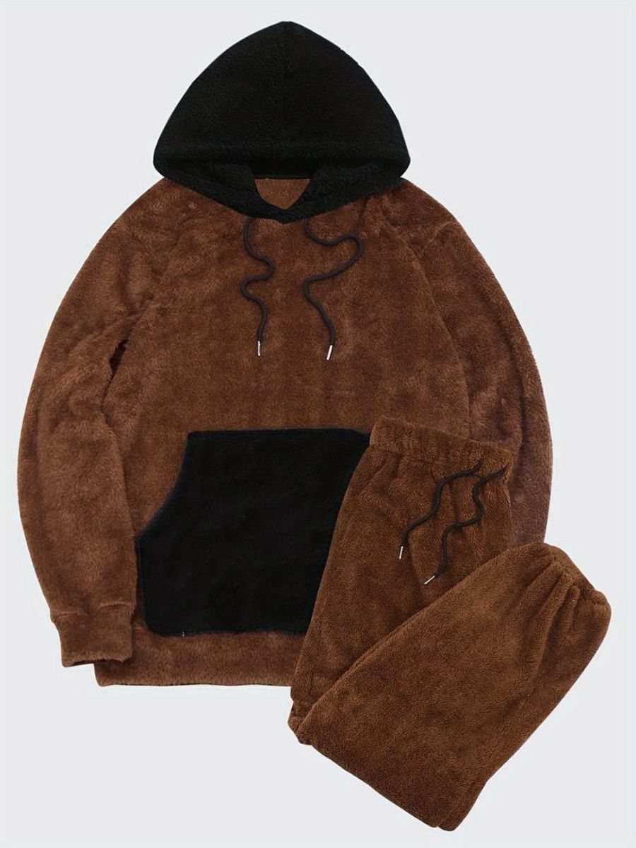 fluffig hoodie och träningsbyxor