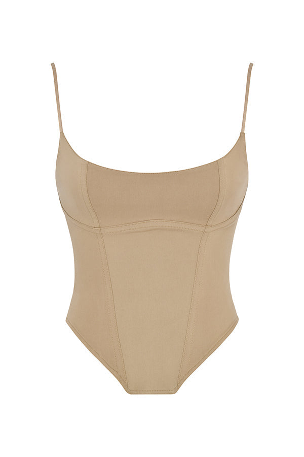 Skulpterande korsett med minikjol