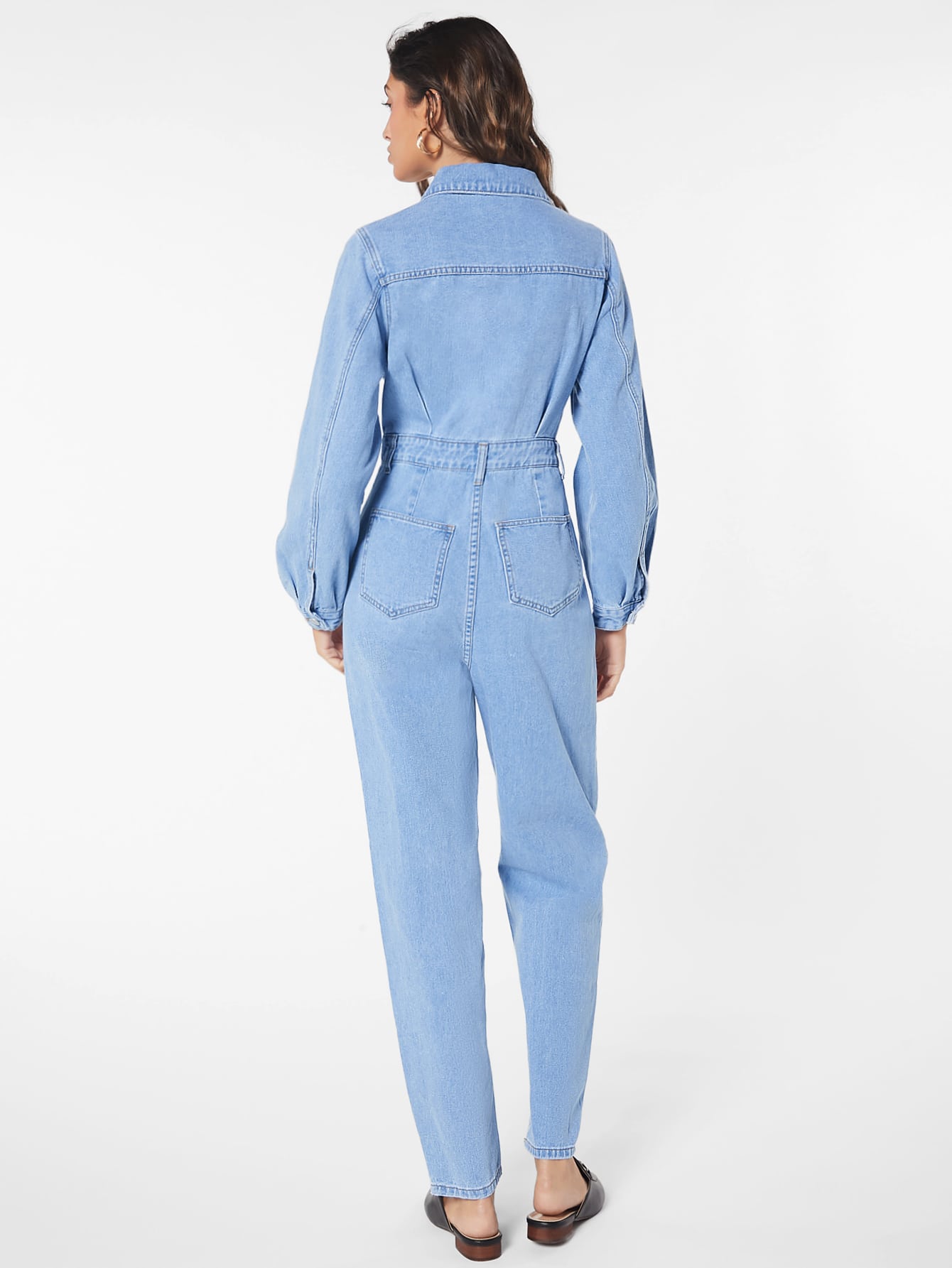 Blues jumpsuit med lockficka av denim med knappstängning framtill