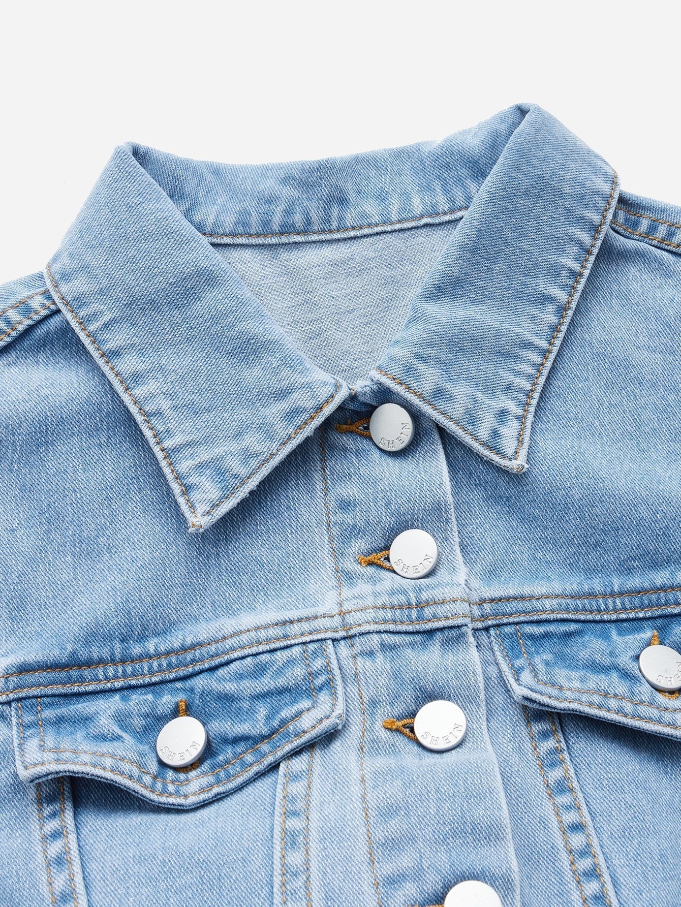 Blues jumpsuit med lockficka av denim med knappstängning framtill