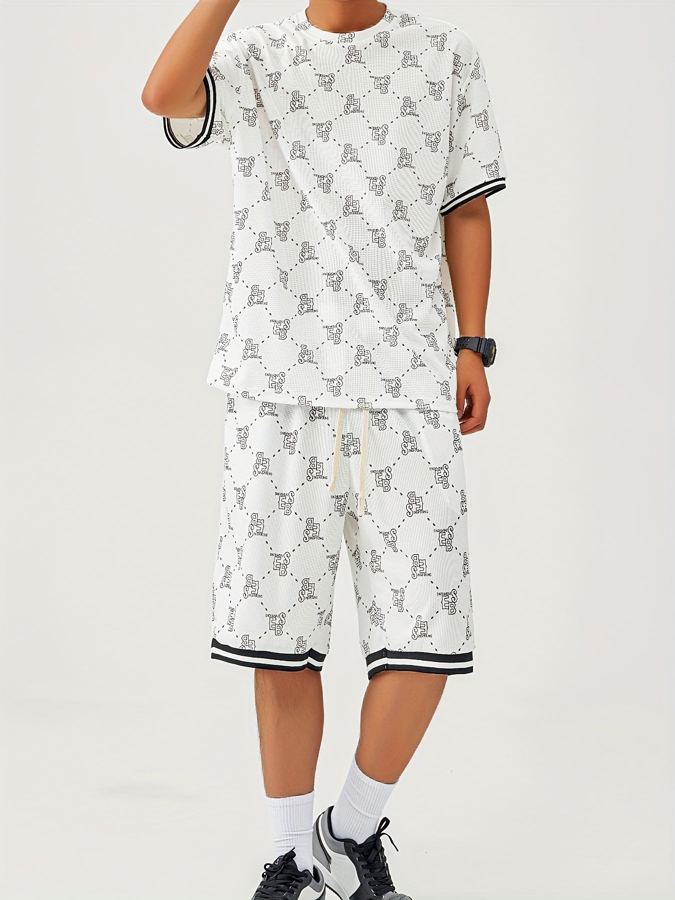 T-shirt och shorts med bokstavsmönster