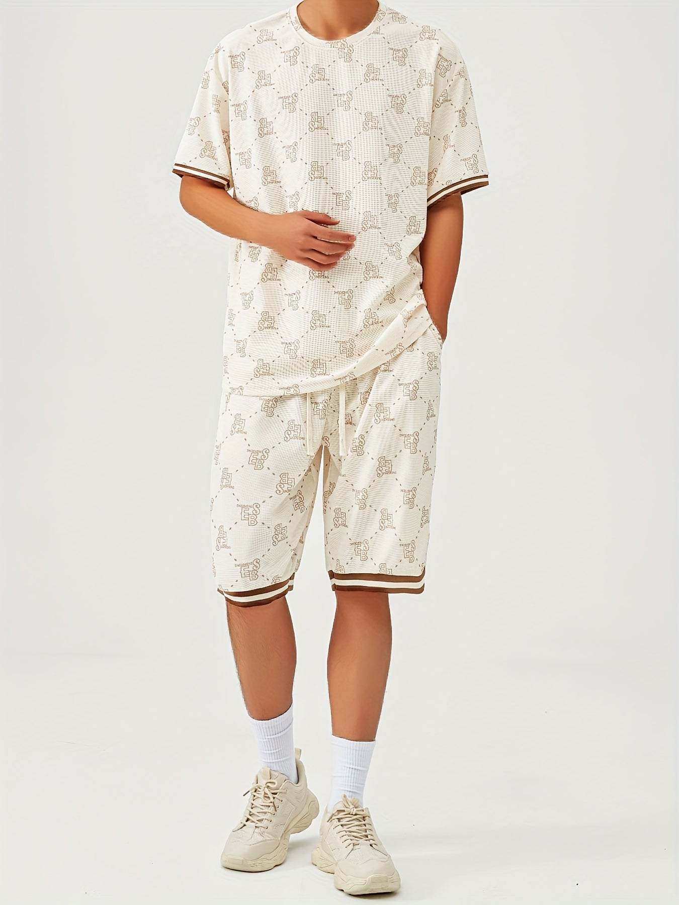T-shirt och shorts med bokstavsmönster