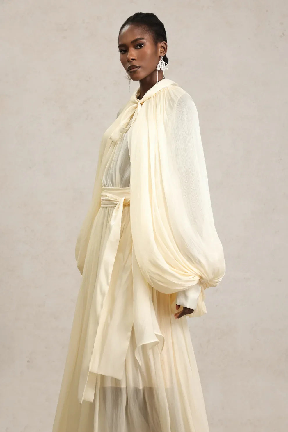 Långärmad Streamer Rosett Beige Maxiklänning