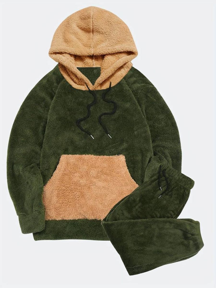 fluffig hoodie och träningsbyxor