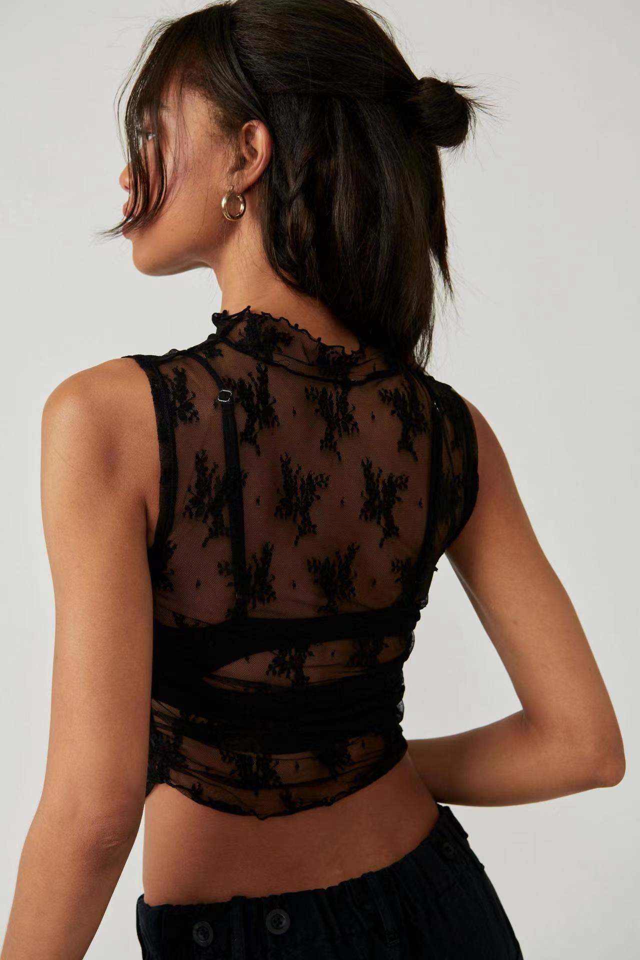 Genomskinlig topp i spets