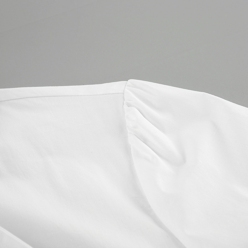 Vit skjorta med rosett