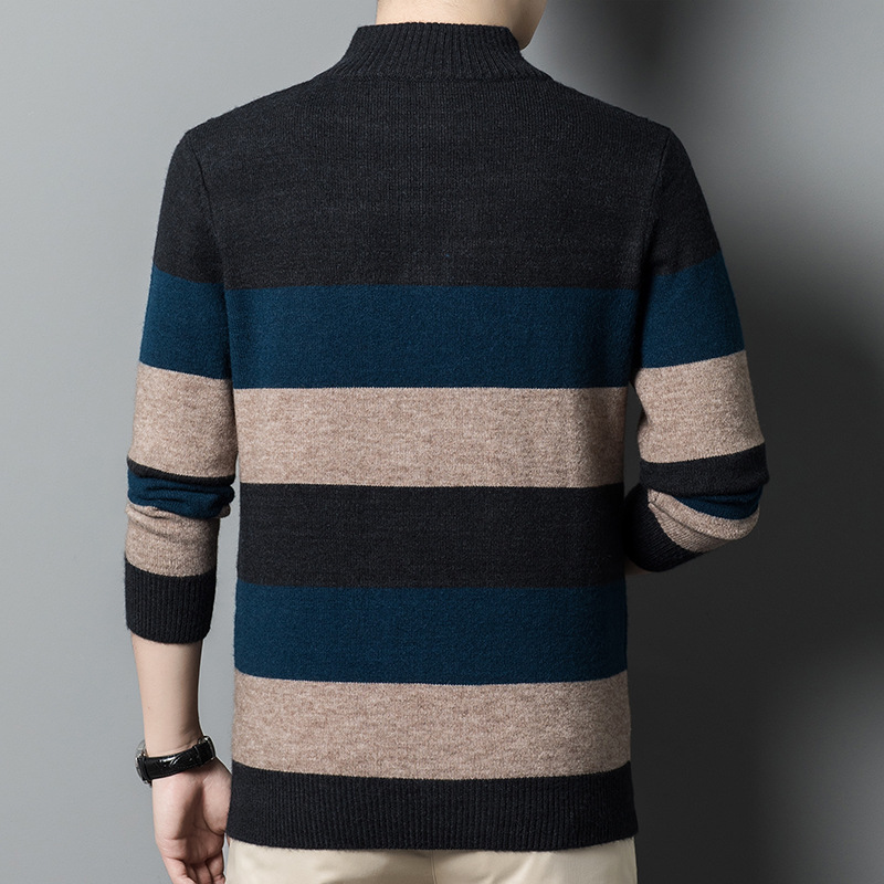 Stickad tröja med halv dragkedja