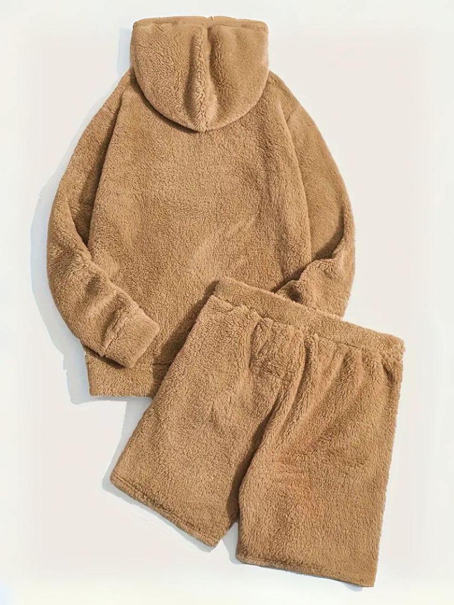 fluffig hoodie och shorts