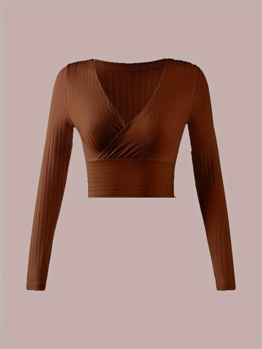 ribbade ärmar med djup V-ringning