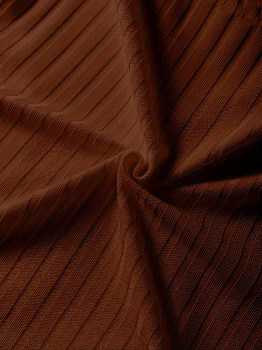 ribbade ärmar med djup V-ringning