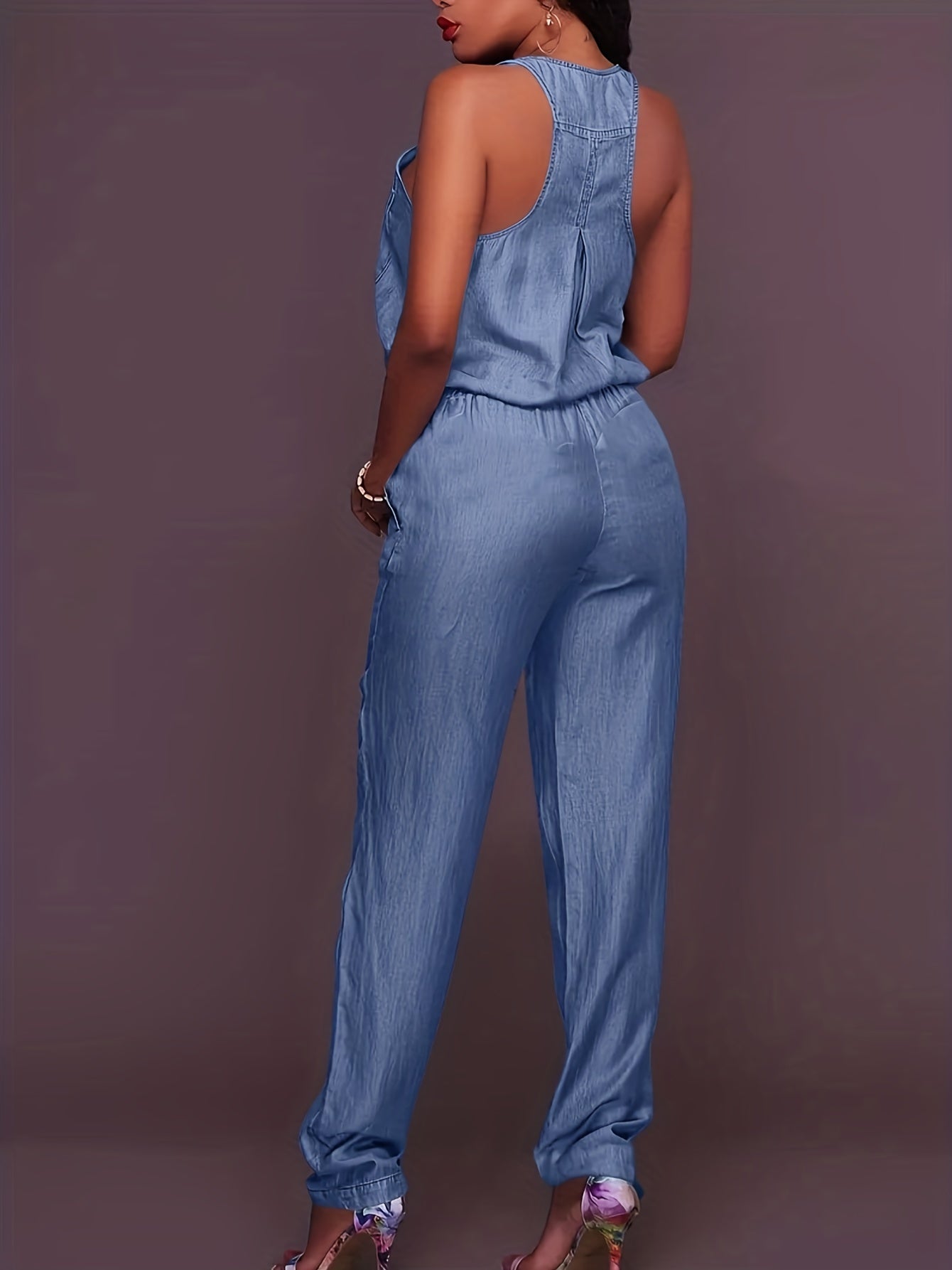 Denim jumpsuit med dragkedja fram och midjeband