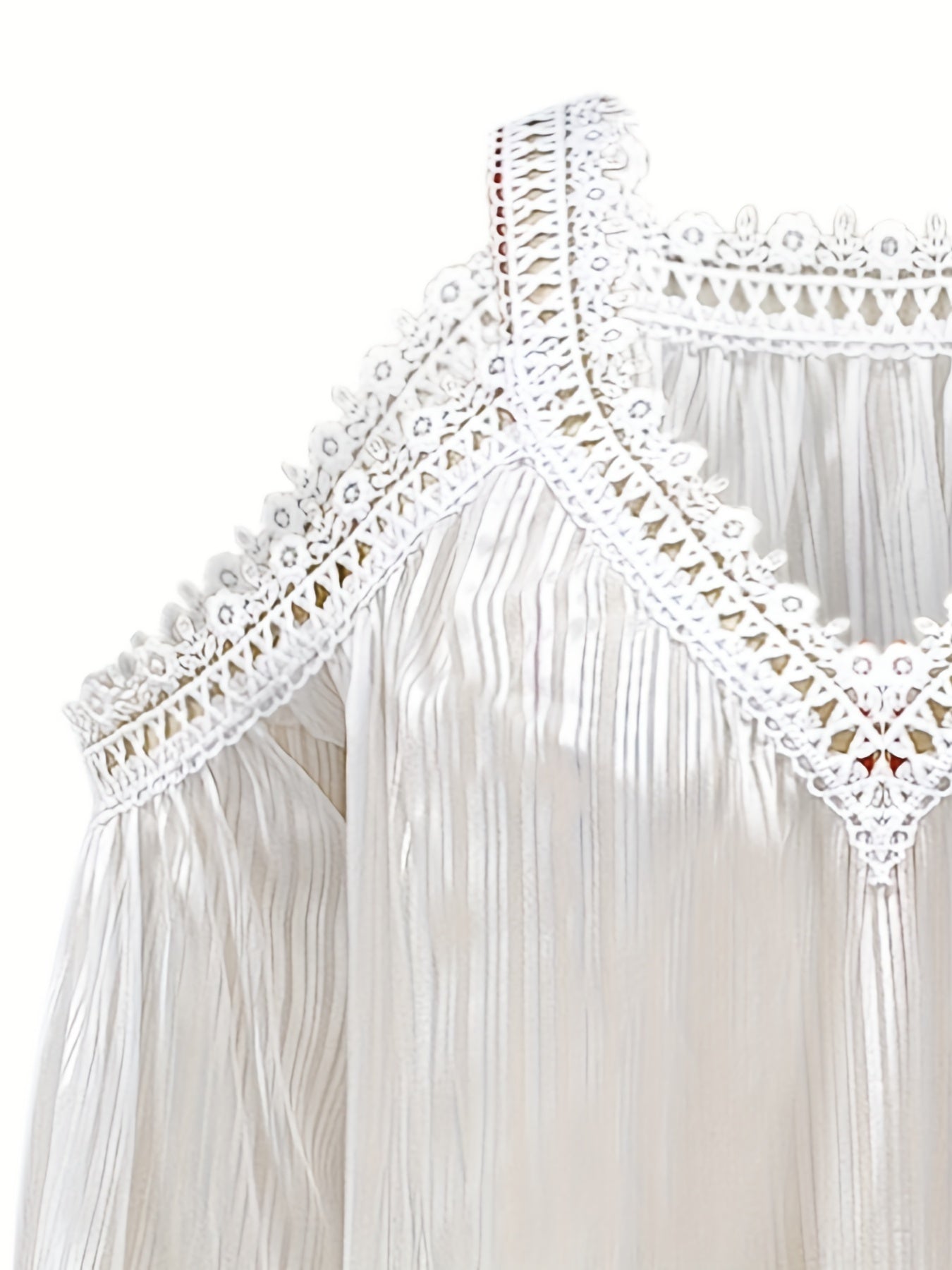 Draperad blus med spetskant