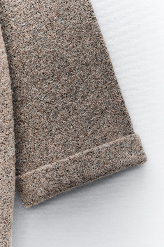 Kort stickad kappa med halsduk