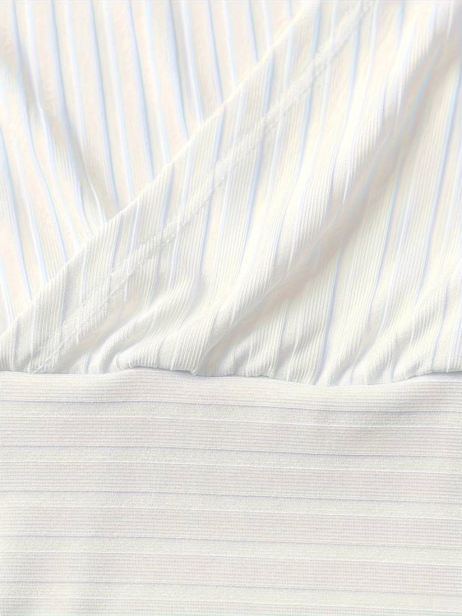 ribbade ärmar med djup V-ringning