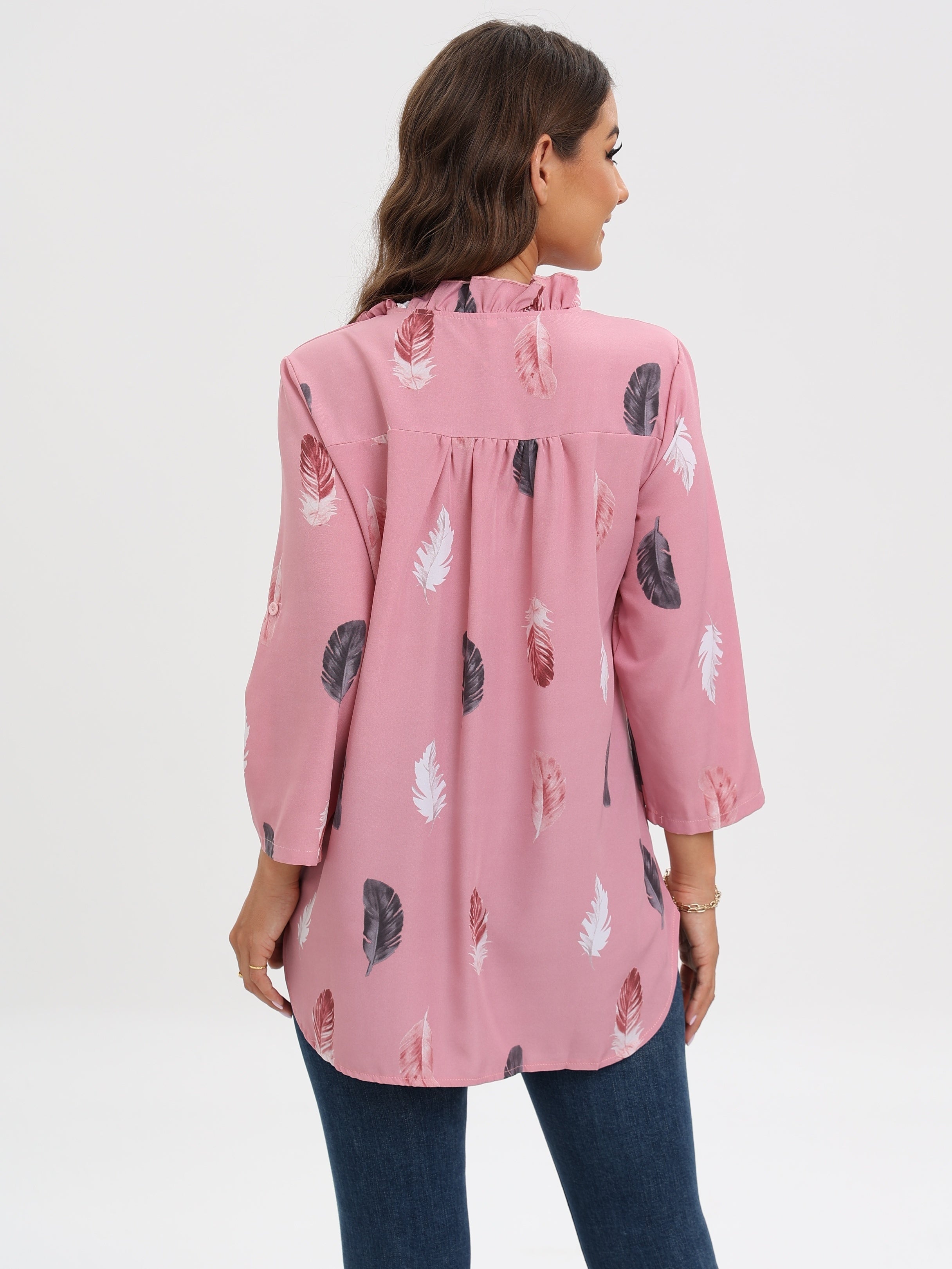 Blus med skå rad hals och fjädertryck