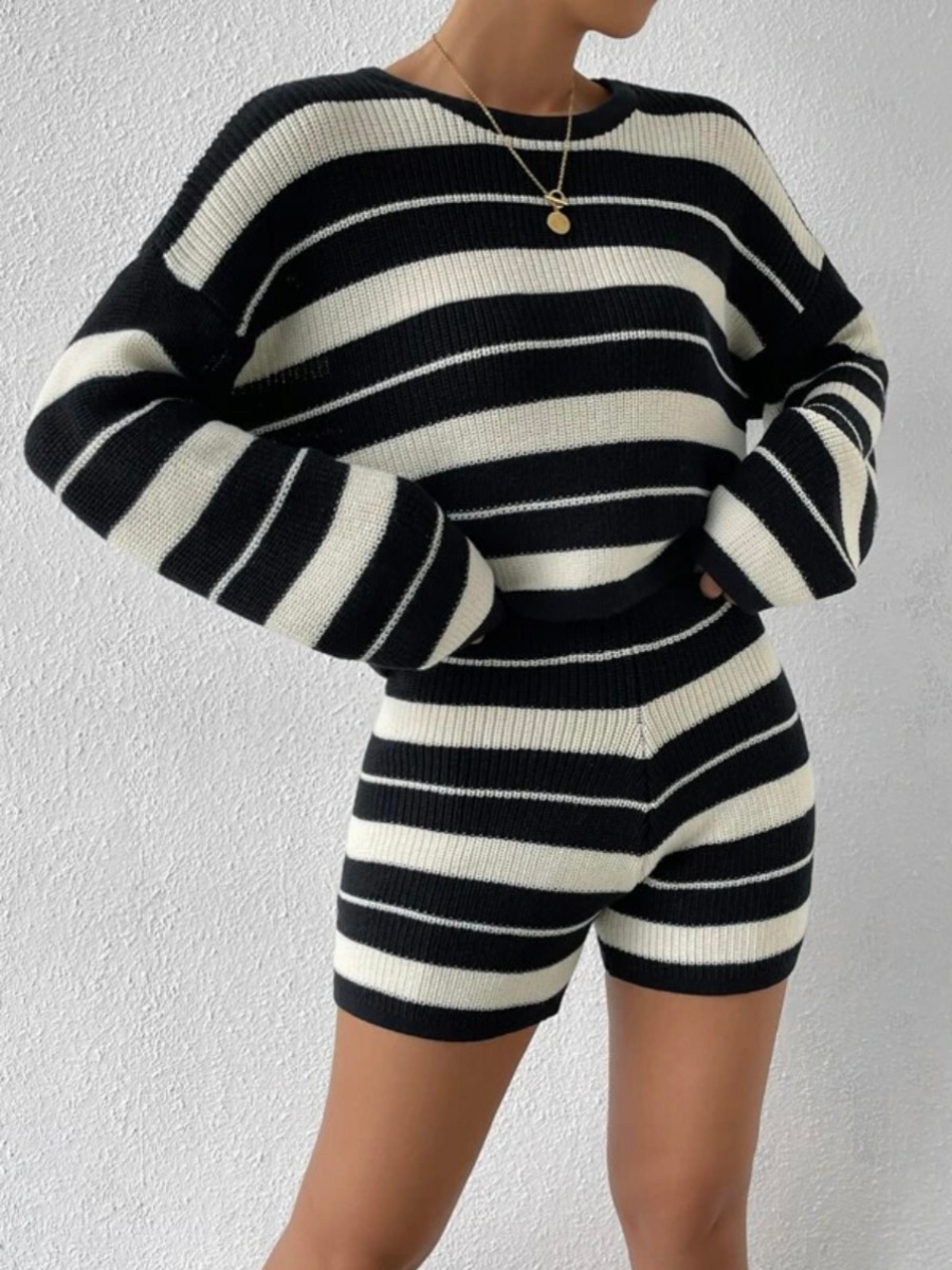 Randig tröja och shorts för kvinnor