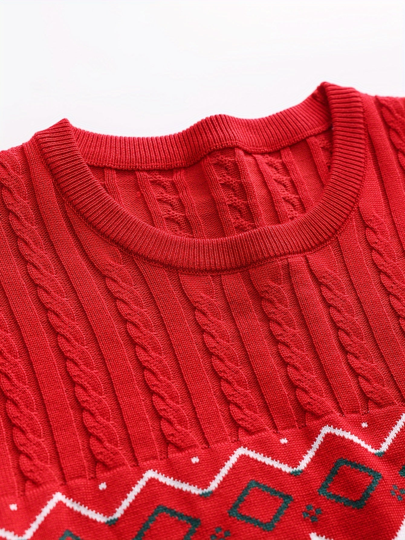 Stickad tröja med julmönster