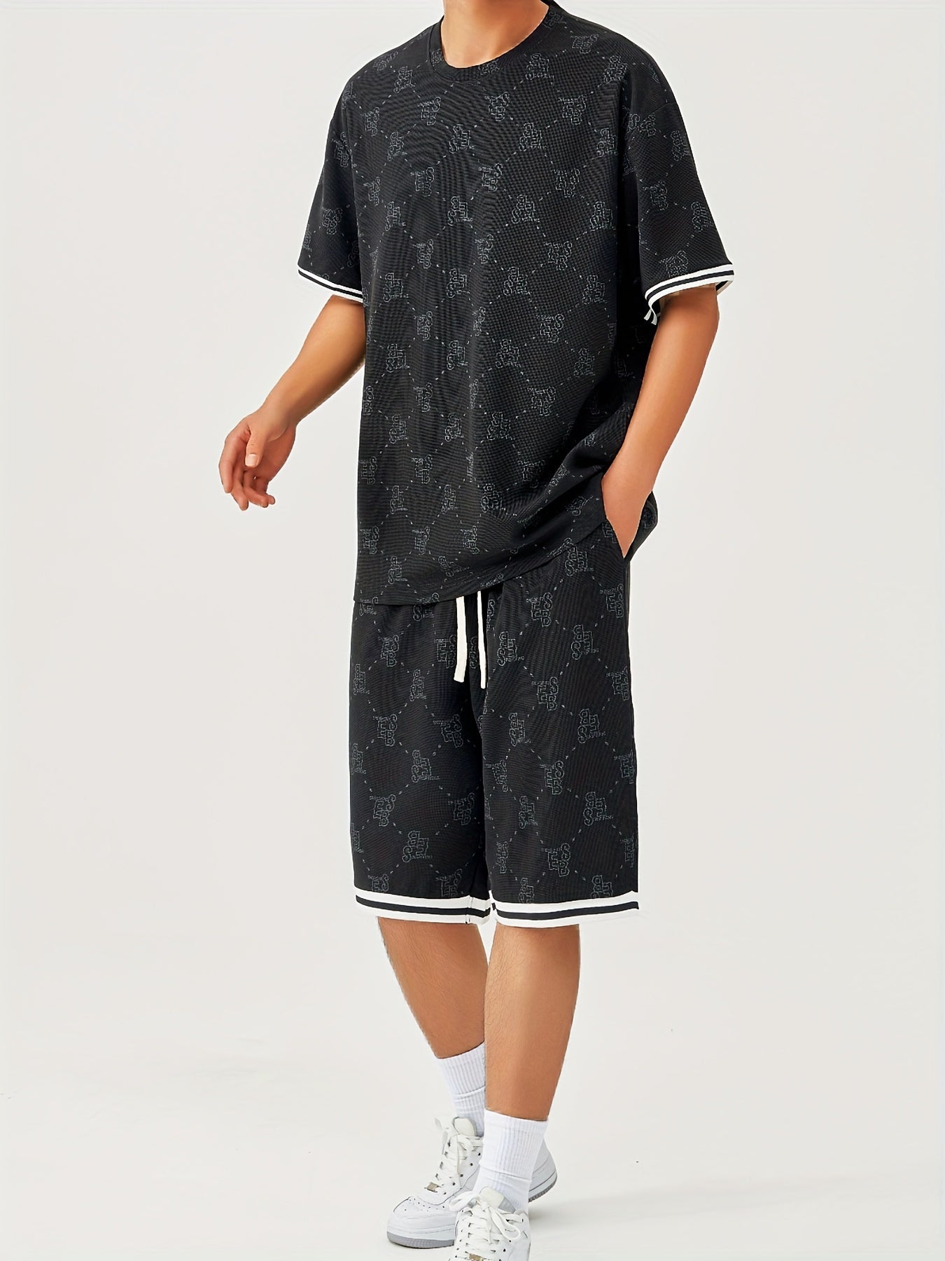 T-shirt och shorts med bokstavsmönster