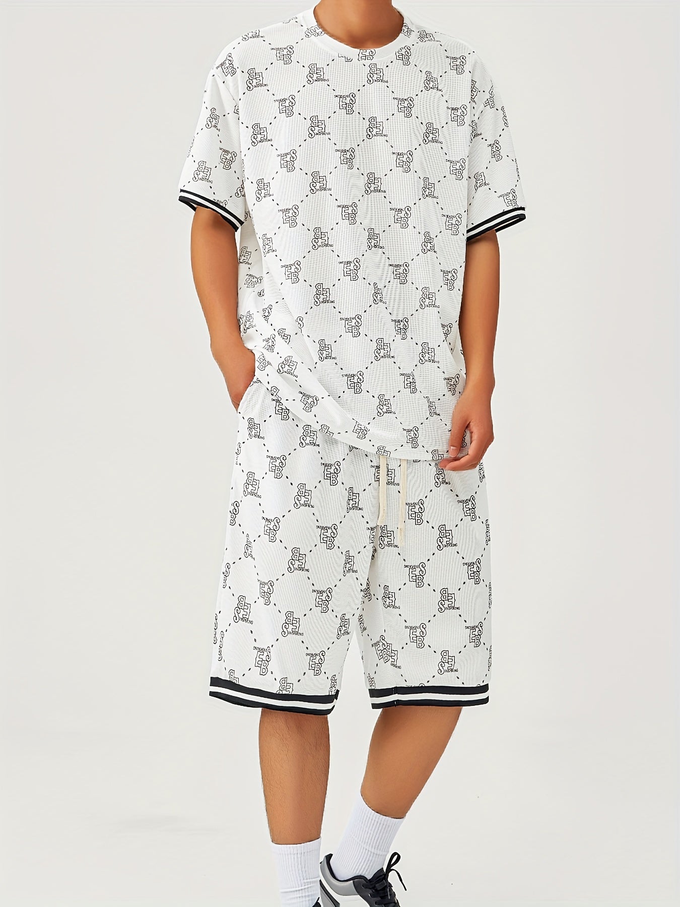 T-shirt och shorts med bokstavsmönster