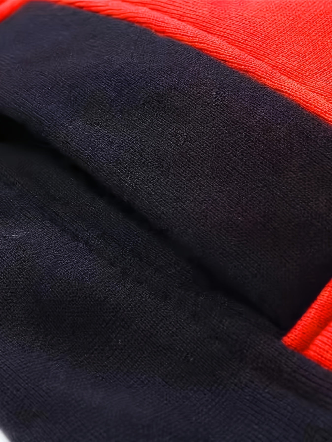 Set bestå ende av en sporthuvtröja och byxor