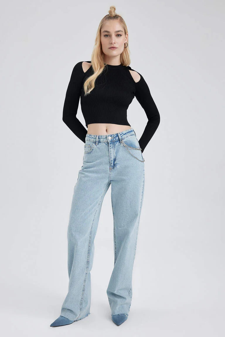 Stickad slim-fit tröja med rund hals