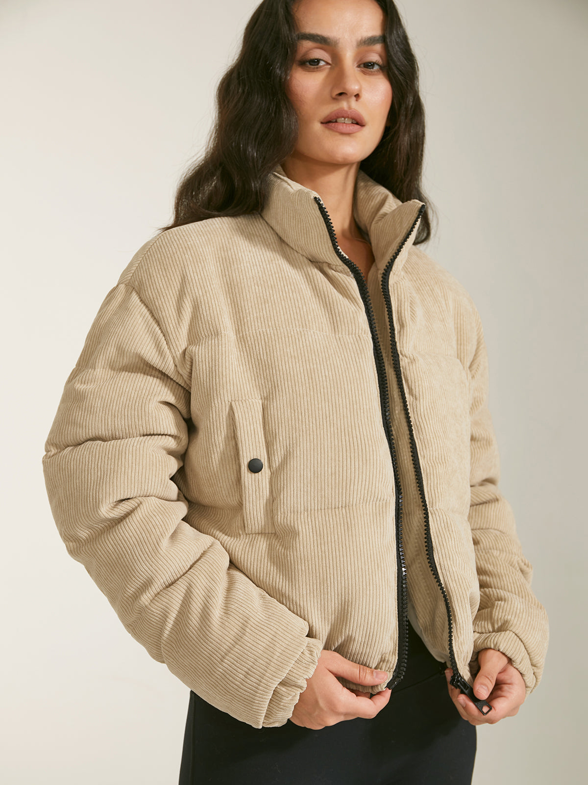 Beige jacka för kvinnor