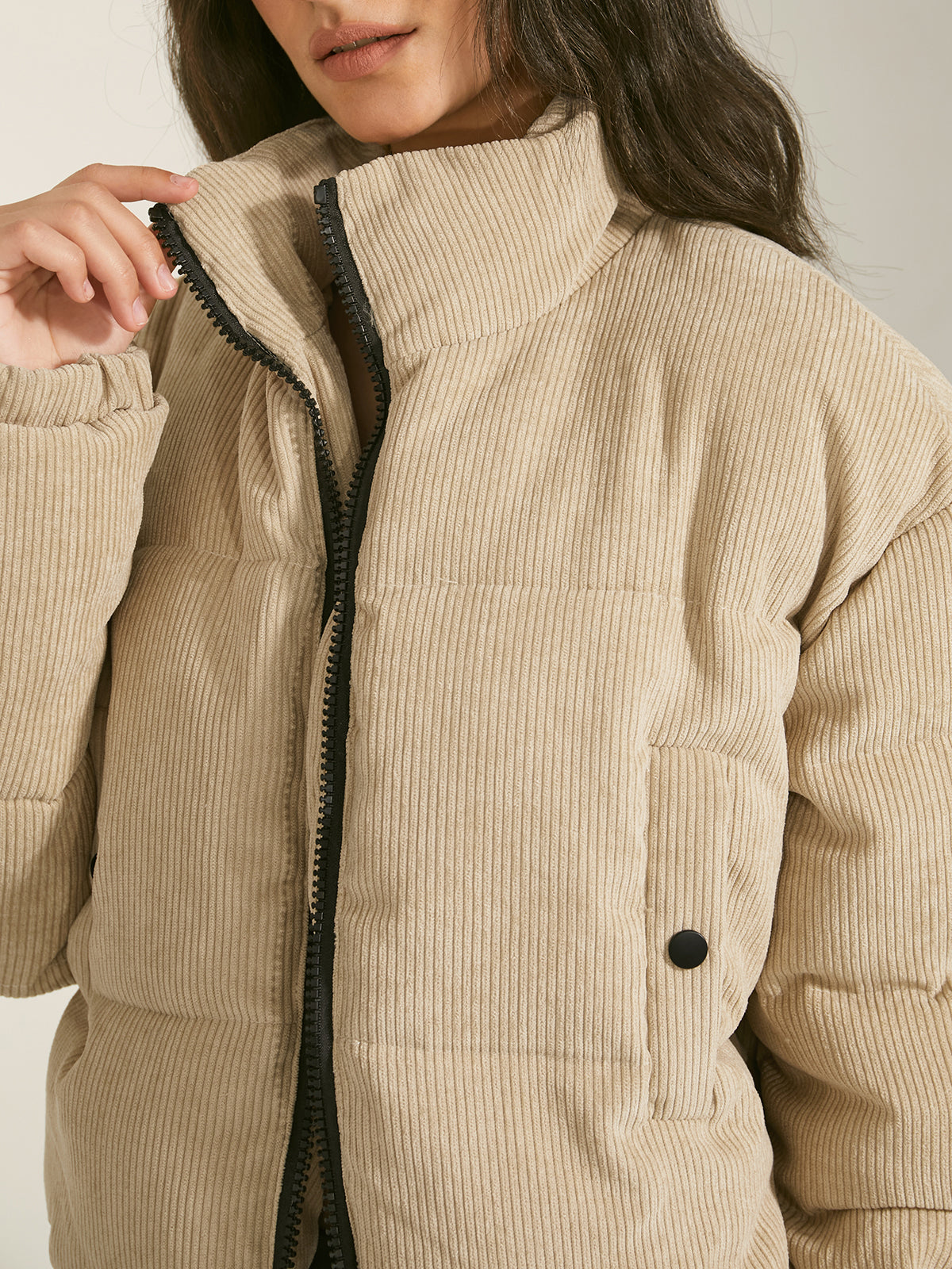 Beige jacka för kvinnor