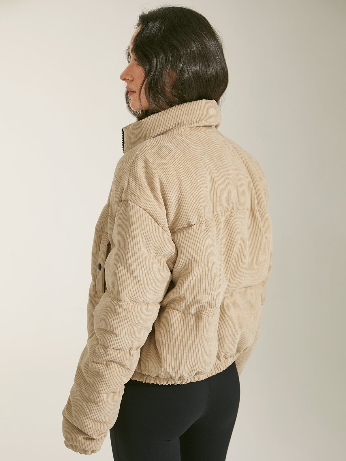 Beige jacka för kvinnor