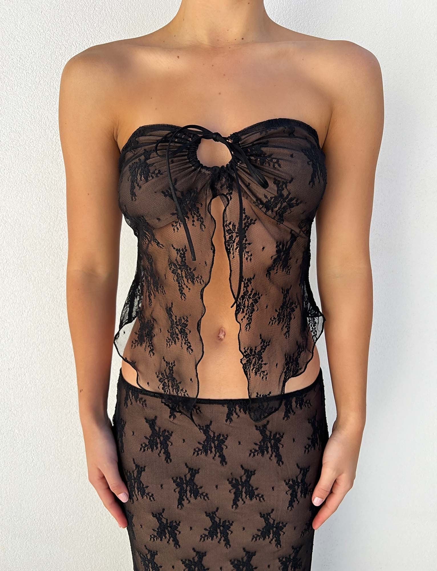 Elegant genomskinlig topp med kjol