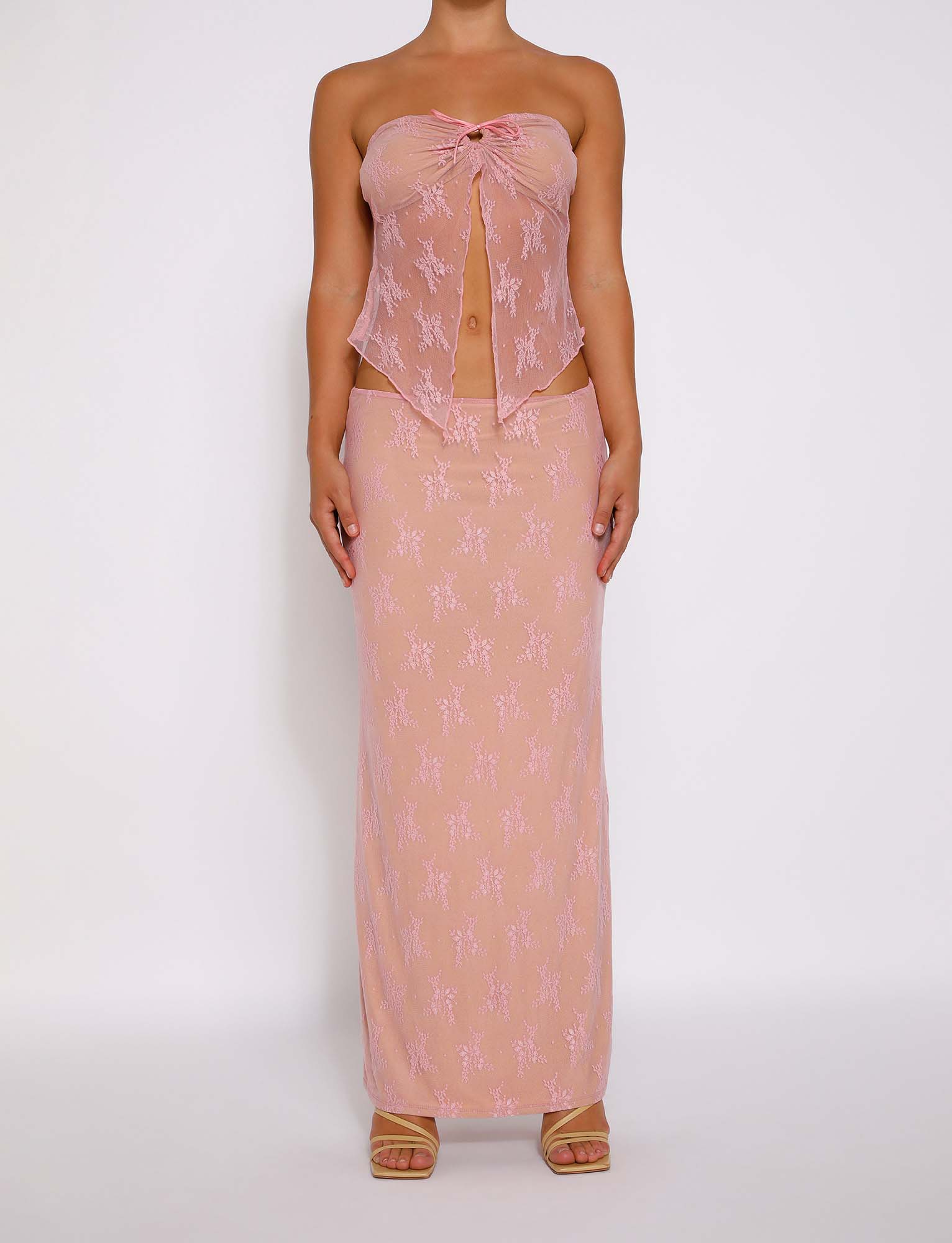 Elegant genomskinlig topp med kjol