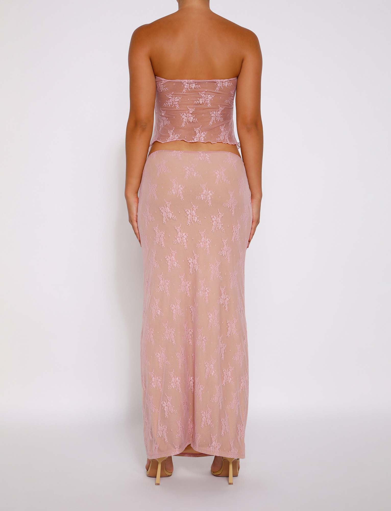 Elegant genomskinlig topp med kjol