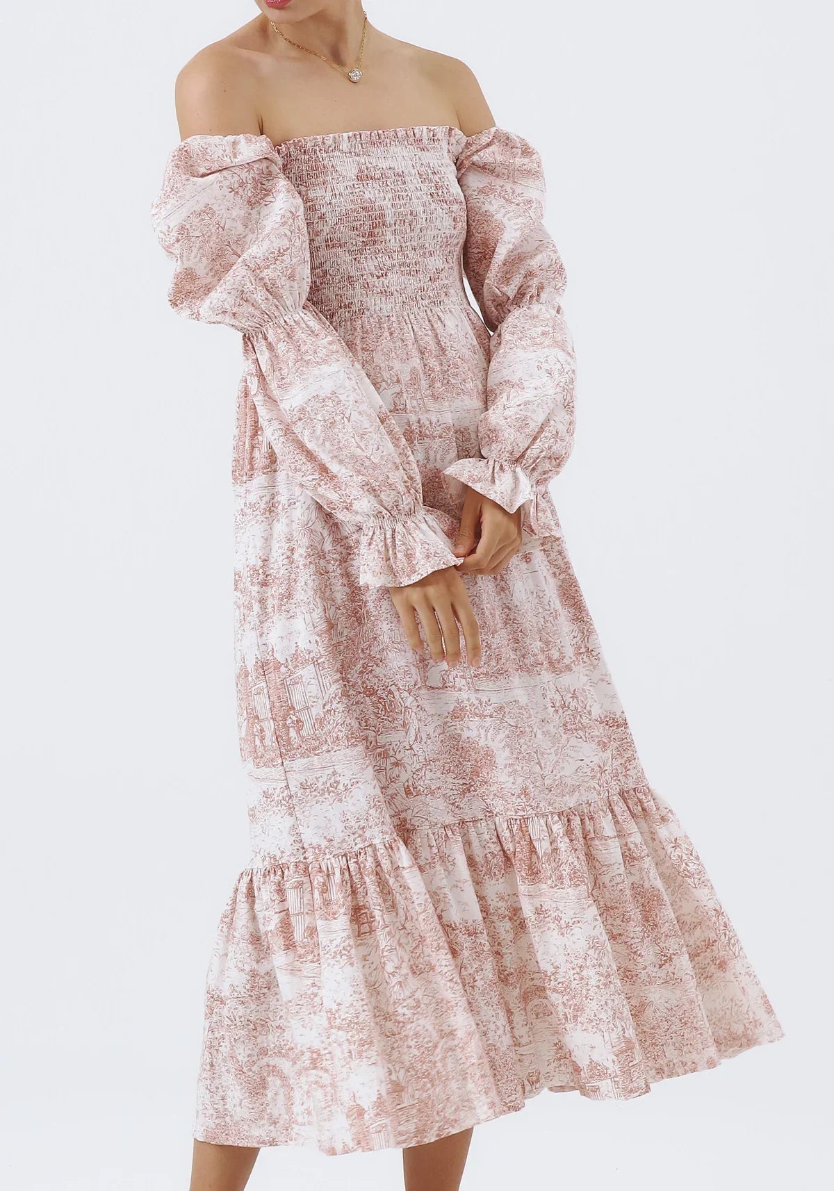 Chiffongklänning med klockärmar