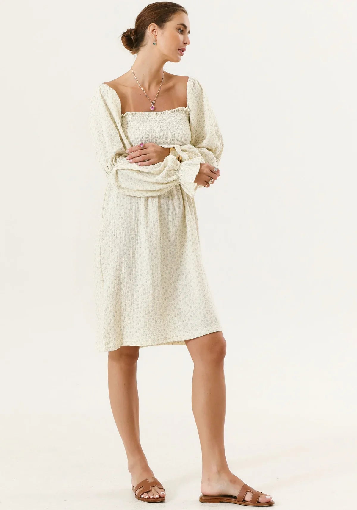 Chiffongklänning med klockärmar