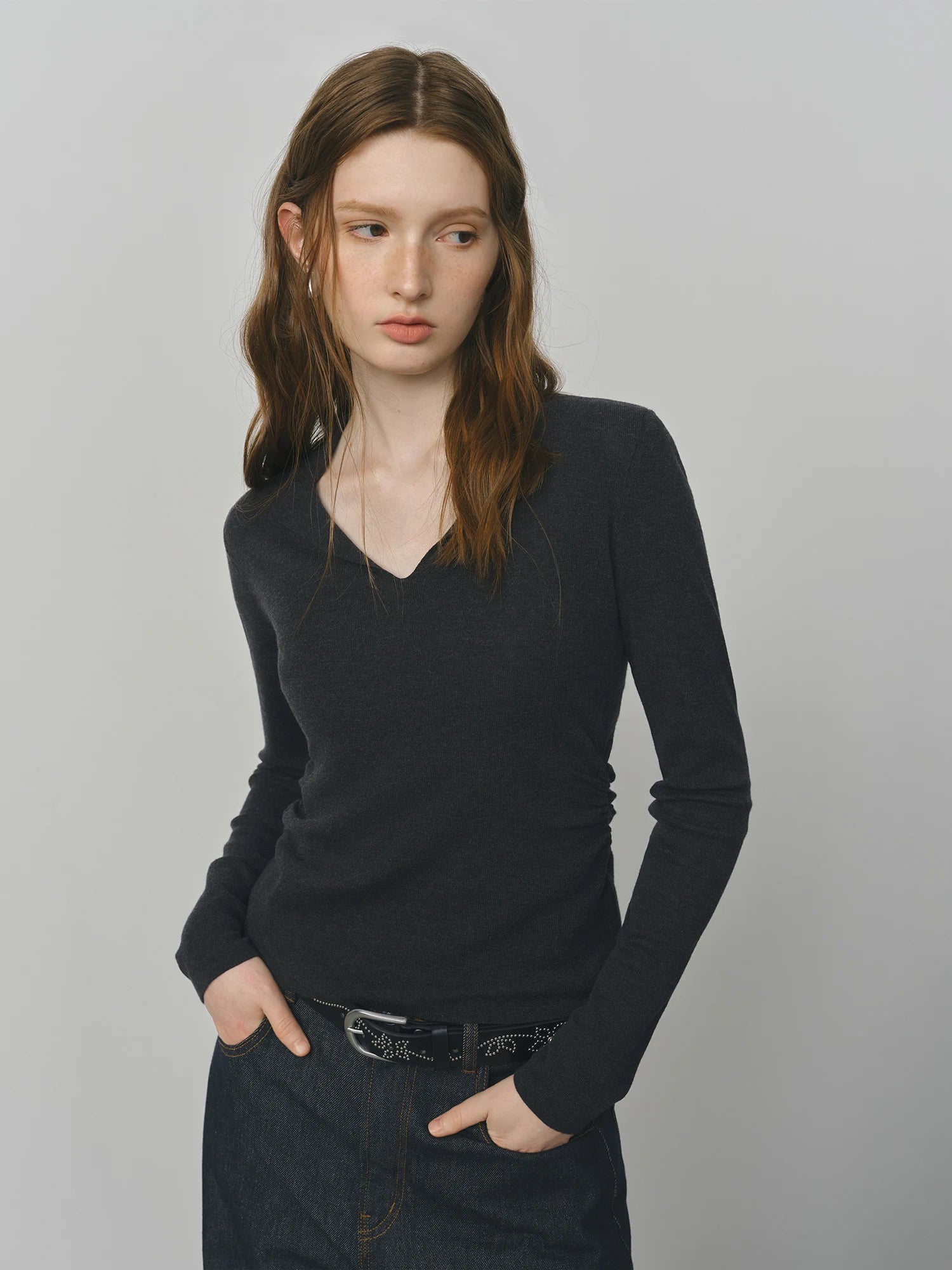 Avslappnad minimalistisk långärmad topp