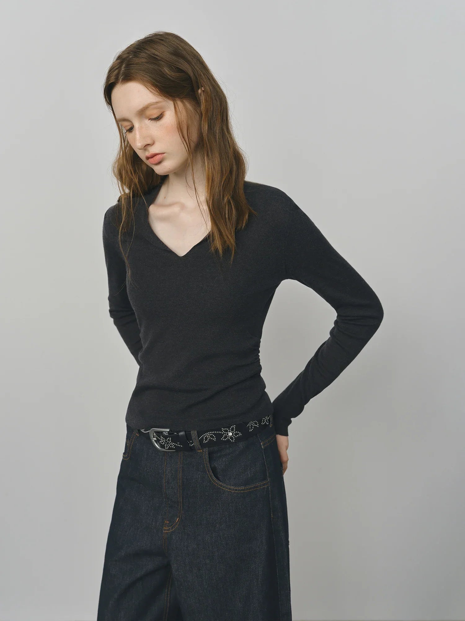 Avslappnad minimalistisk långärmad topp