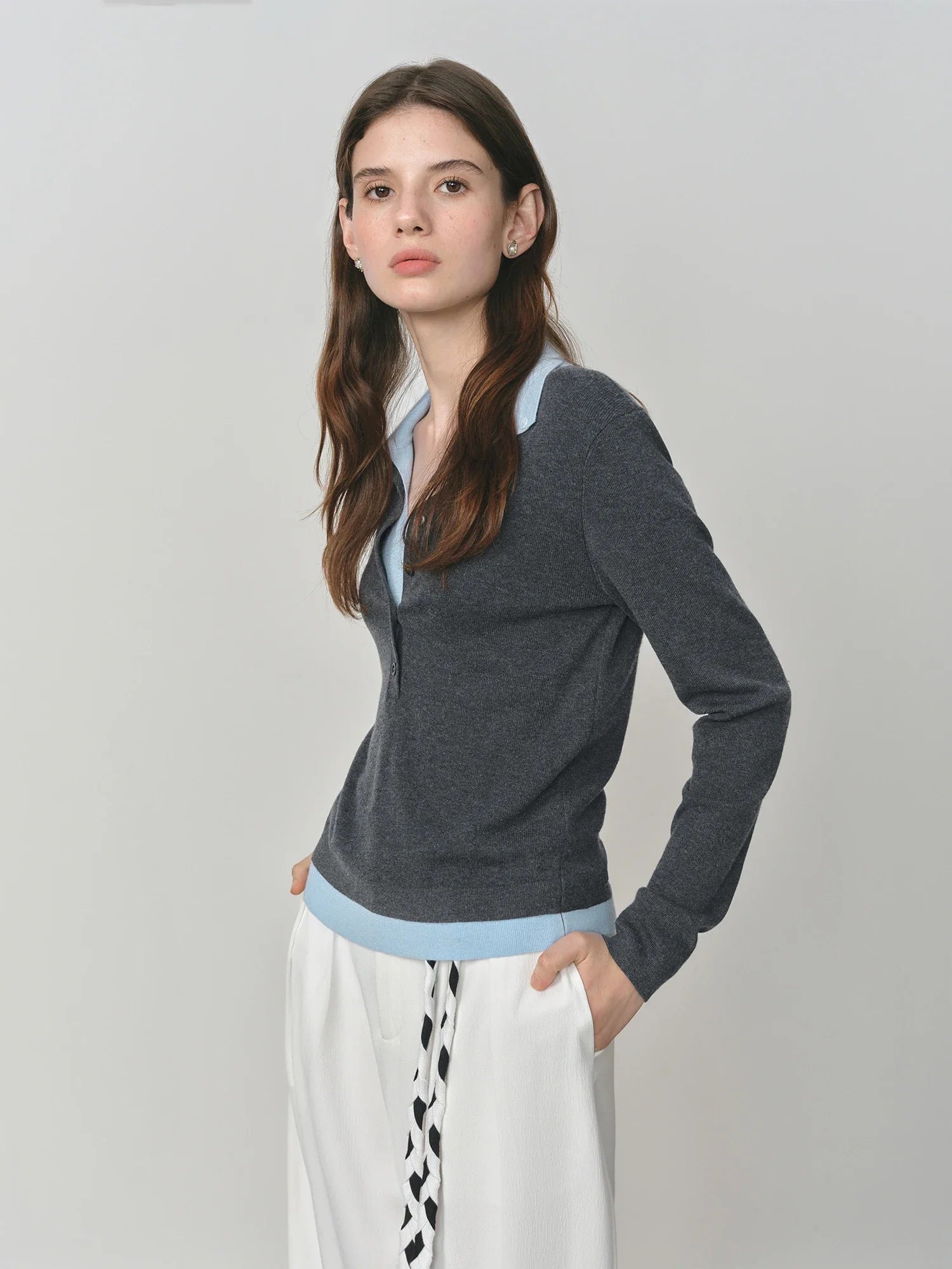 Stickad tröja i två färger