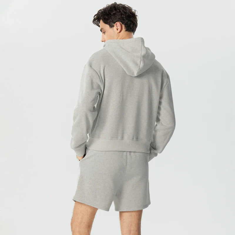 Lå ngärmad sweatshirt och huvshorts