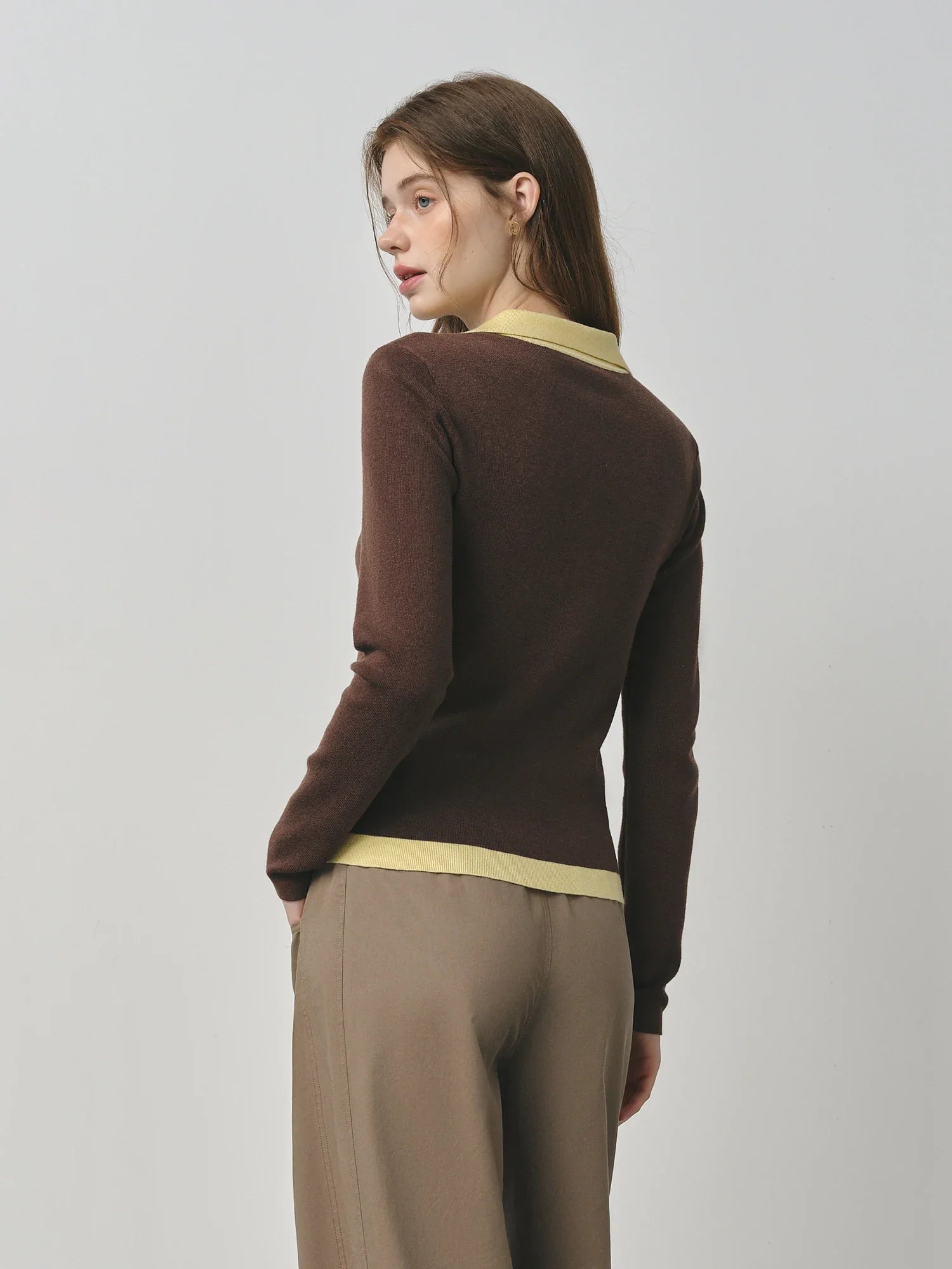 Stickad tröja i två färger