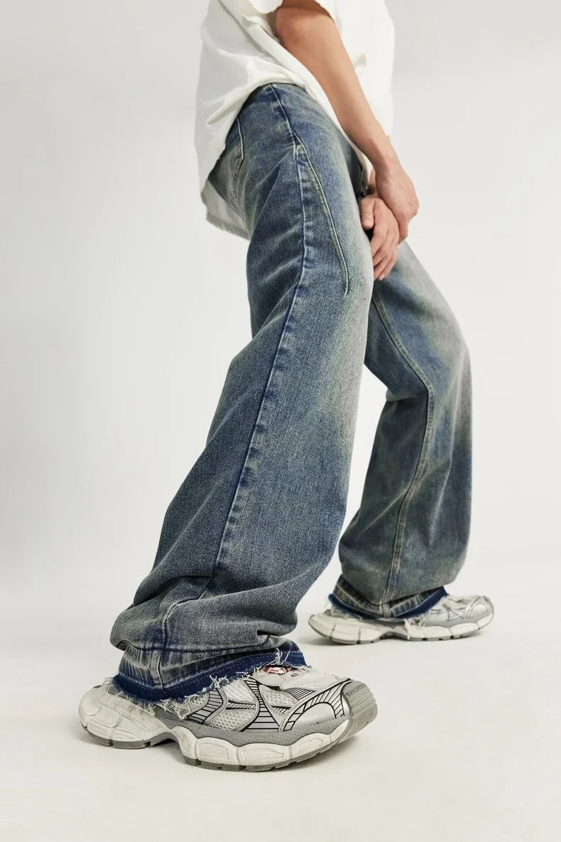 Frasade tvättade jeans med vida ben