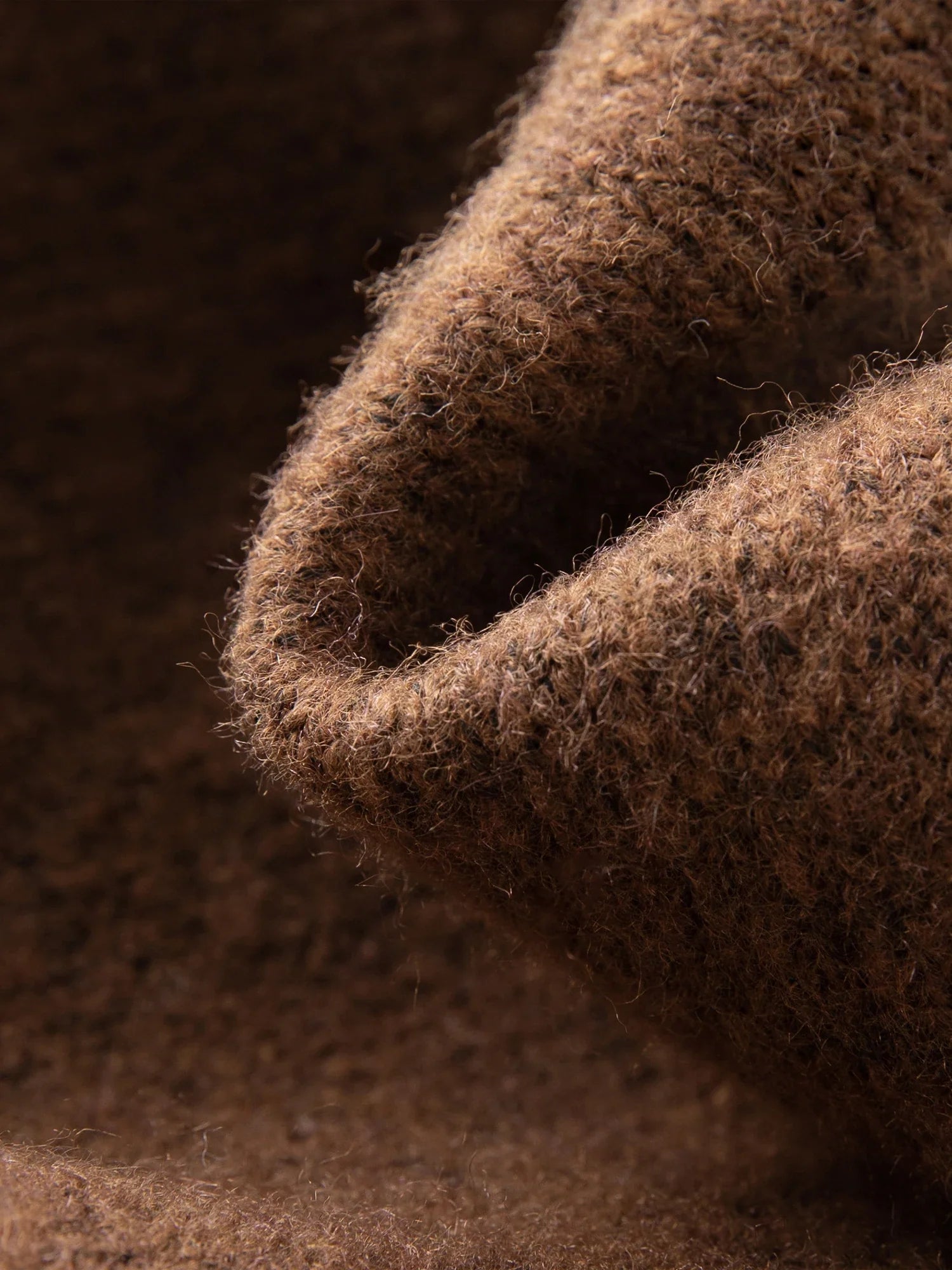 Stickad kofta i blandad stickning med ullknappar