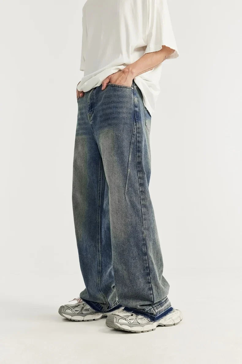 Frasade tvättade jeans med vida ben
