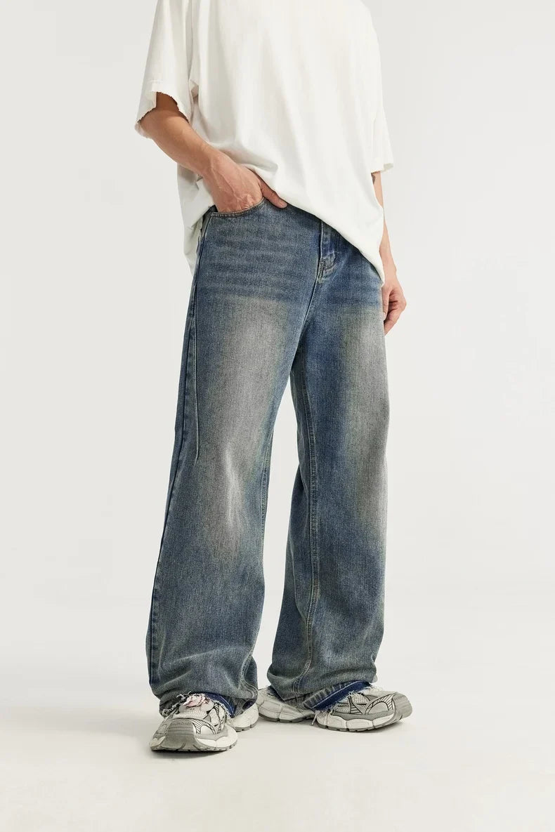 Frasade tvättade jeans med vida ben