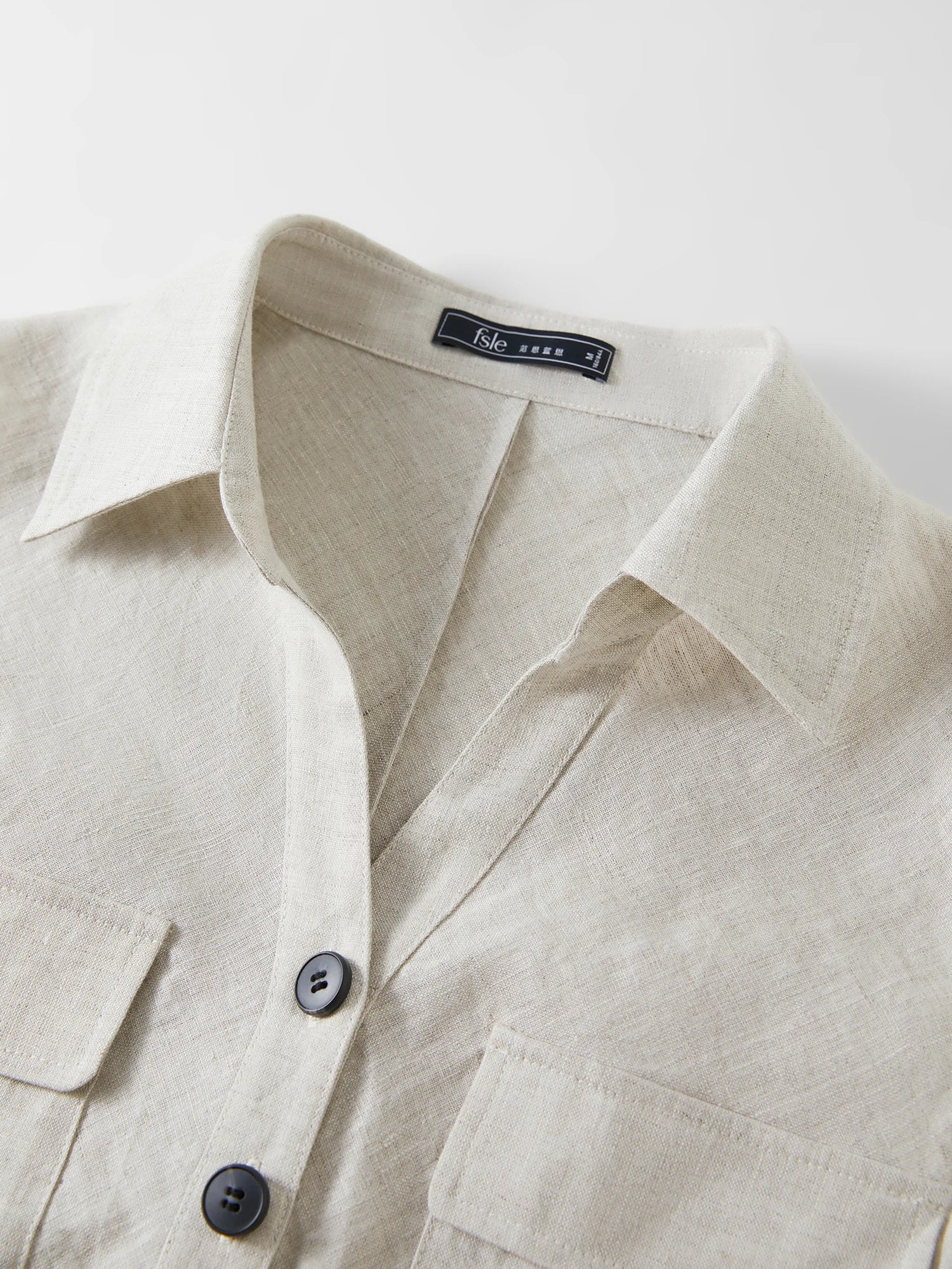 Avslappnat set med linne och byxor