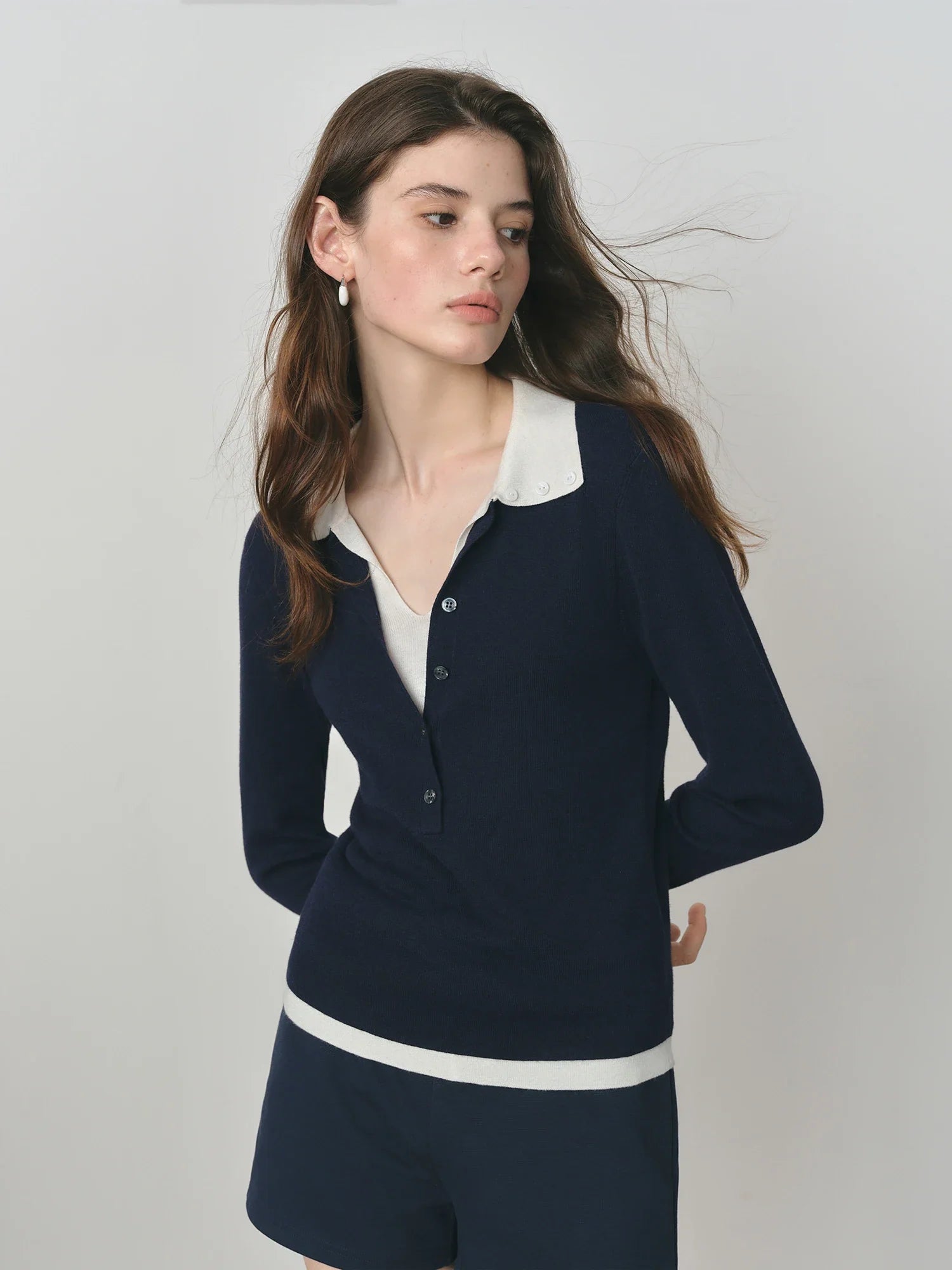 Stickad tröja i två färger