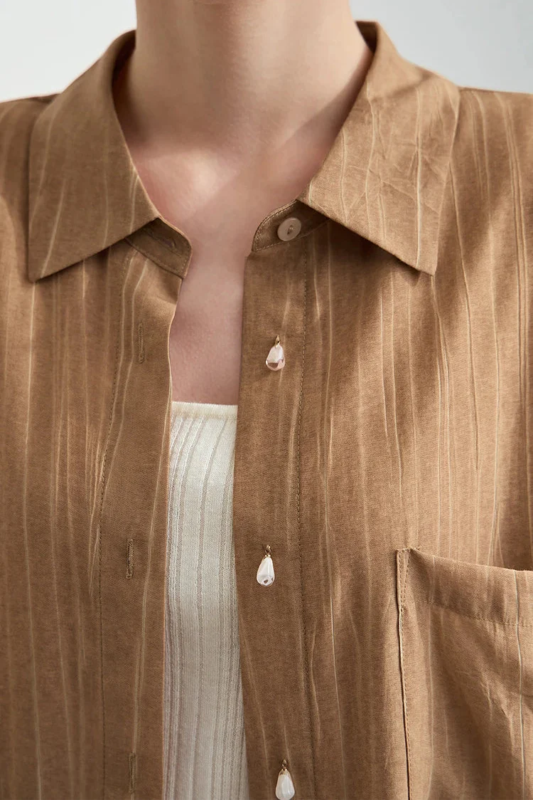 Minimalistisk löst sittande skjorta och byxor